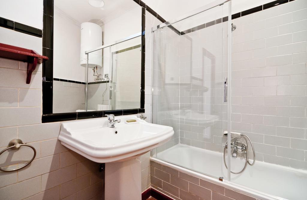 Apartamentos Madrid Retiro 객실 사진